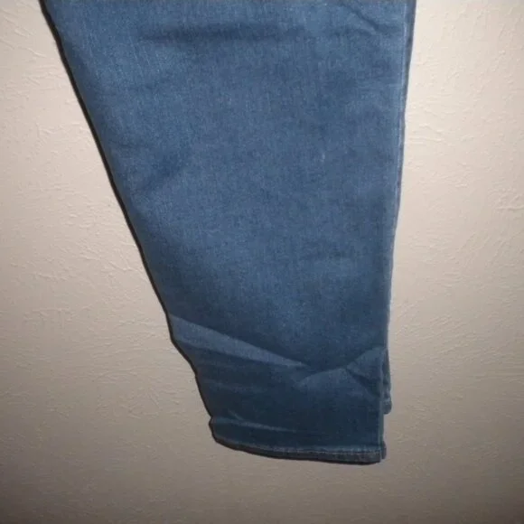 Jessica Simpson Women's Plus Size 22 High Rise Skinny Super Stretch Jeans NWT - Picture 4 of 4